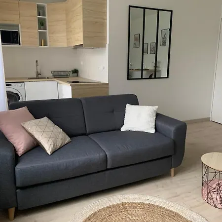 30m2 - Au Pied De La Gare - Parking Apartment Cergy